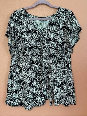 Black & White Floral V-Neck Tie-Front Tunic Top